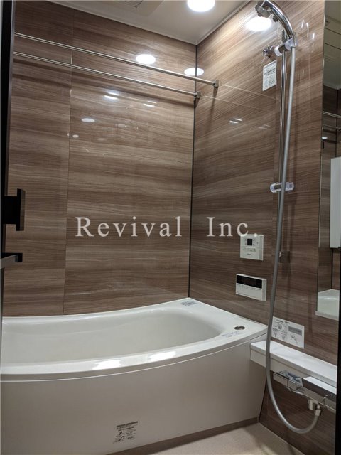 バス・シャワールーム　もちろん追い焚き・浴室乾燥機完備です