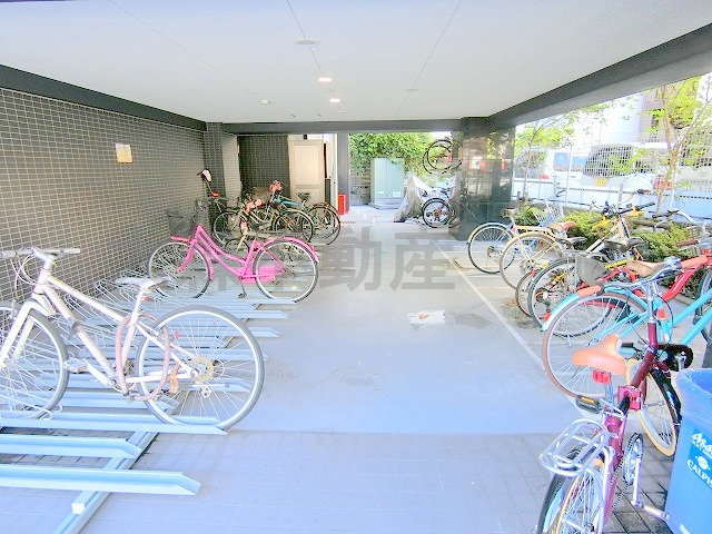 その他共有部分　屋根付きの駐輪場　空き状況等詳細はお問合せください。