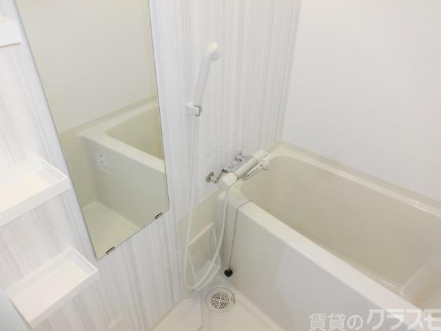 バス・シャワールーム　お風呂とトイレは別です。