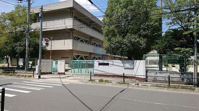 中学校　豊津西中学校（中学校）まで709m