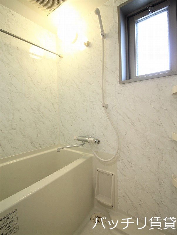 バス・シャワールーム　別号室タイプの為、現状を優先致します。