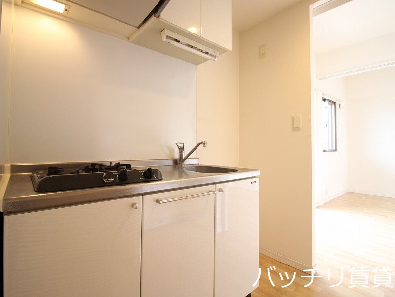 キッチン　別号室タイプの為、現状を優先致します。