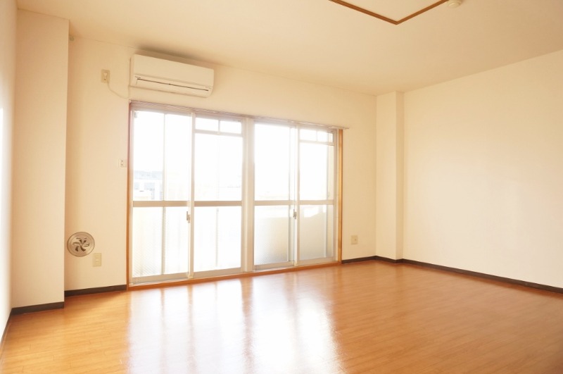 居室・リビング　図面と現状に相違がある場合には現状を優先