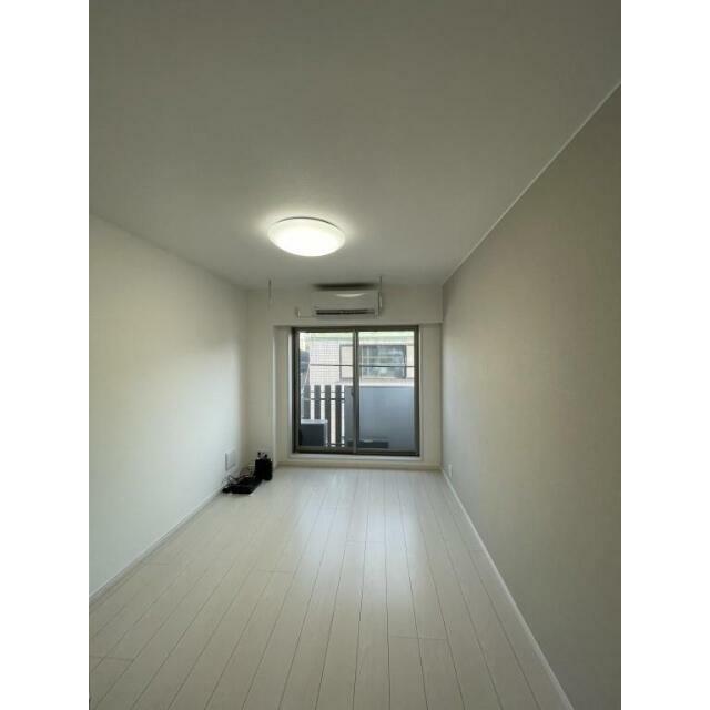 居室・リビング　6.6帖のきれいな洋室。