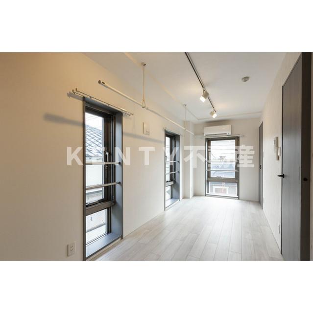 その他部屋・スペース　広くて明るい寝室