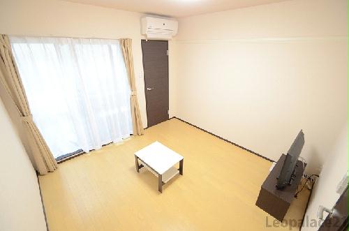 居室・リビング　部屋によって間取りが異なります