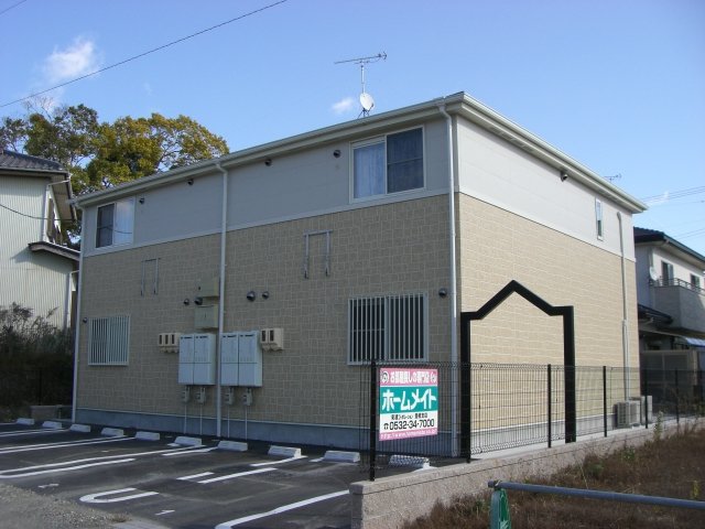 エントランス　外観写真（昼）