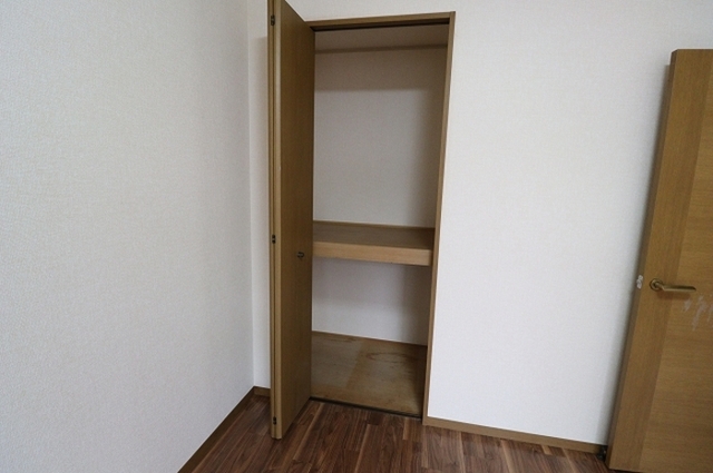 収納　洋室６帖物入