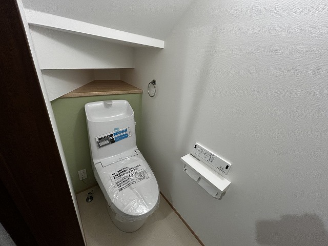 トイレ　温水洗浄便座付　WC