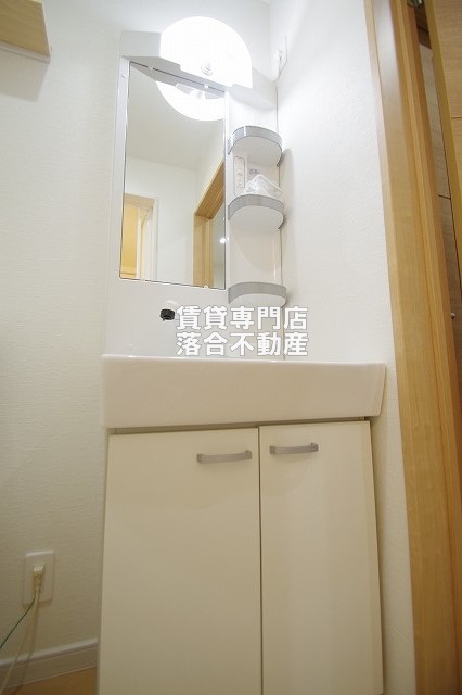 洗面設備　独立洗面化粧台付き