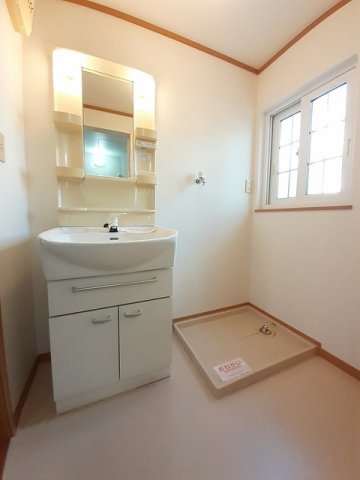 洗面設備　コンパクトで使いやすい洗面所