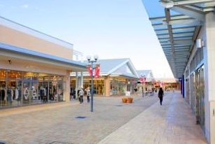 ショッピングセンター　Inter Park Village(インターパークビレッジ（ショッピングセンター）まで667m