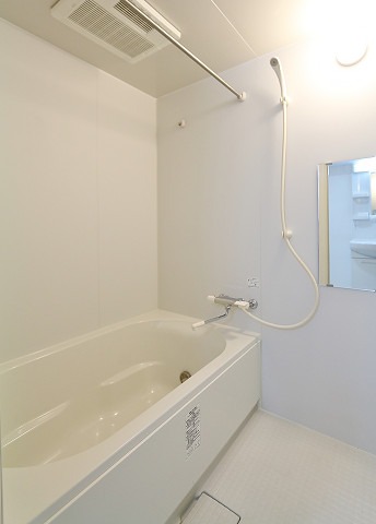 バス・シャワールーム　一日の汗や疲れはこちらで癒してください