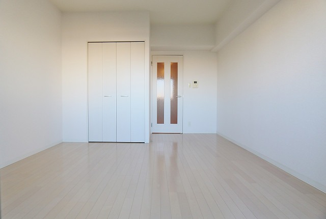 居室・リビング　広々洋室でゆっくりお過ごしください