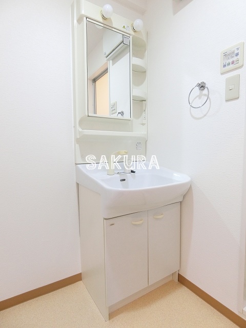 洗面設備　身支度に欠かせない独立洗面台♪