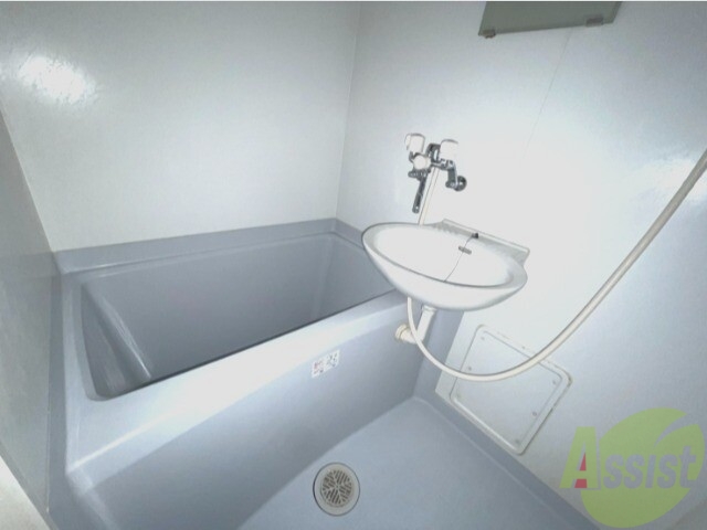 バス・シャワールーム　コチラで日々の疲れを癒し、リラックスしてください。