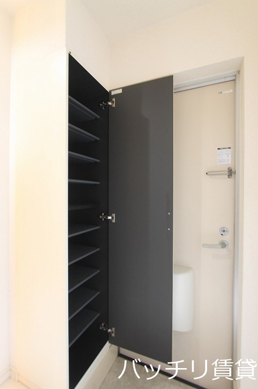 玄関　同型タイプの為、現状を優先致します。