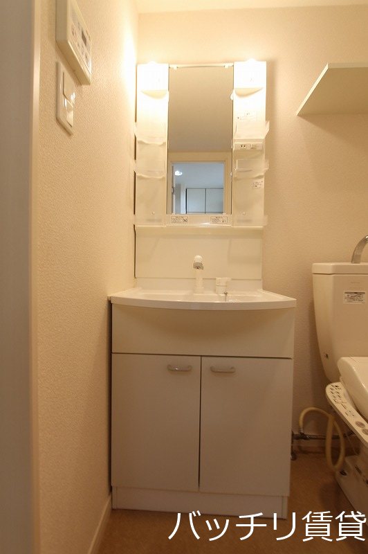 洗面設備　同型タイプの為、現状を優先致します。