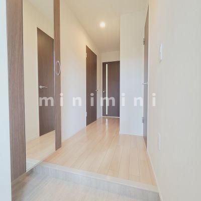 玄関　※写真は別号室のものですので現状優先とさせていただきます