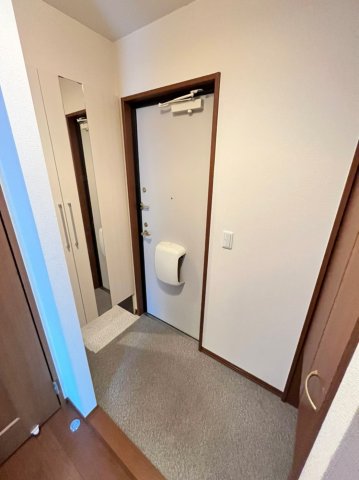 玄関　画像は別号室。ご参考にどうぞ