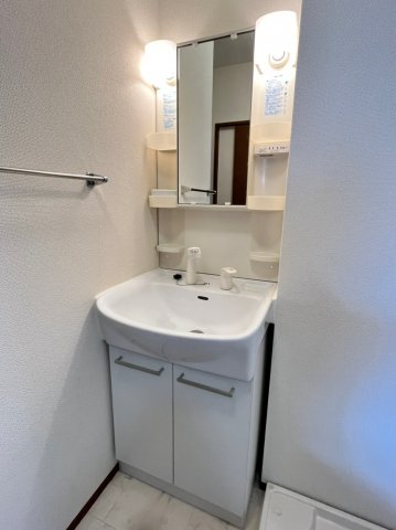 洗面設備　画像は別号室。ご参考にどうぞ