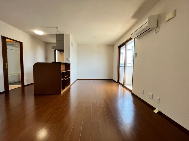 居室・リビング　画像は別号室。ご参考にどうぞ