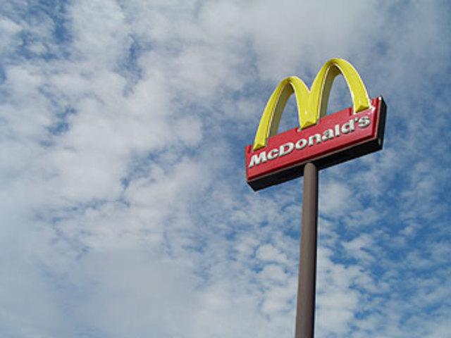 飲食店　マクドナルド栃木バイパス店（飲食店）まで799m