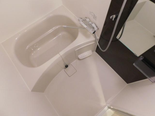 バス・シャワールーム　お湯に浸かって１日の疲れを癒やして下さい