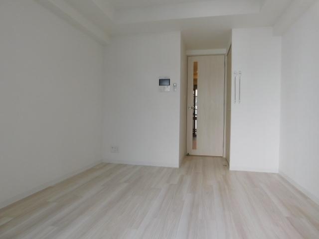 居室・リビング　フローリング貼りの綺麗な室内です