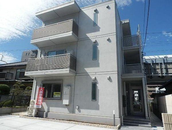 建物外観　オートロック完備