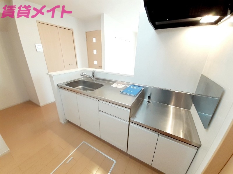 キッチン　同型反転タイプです