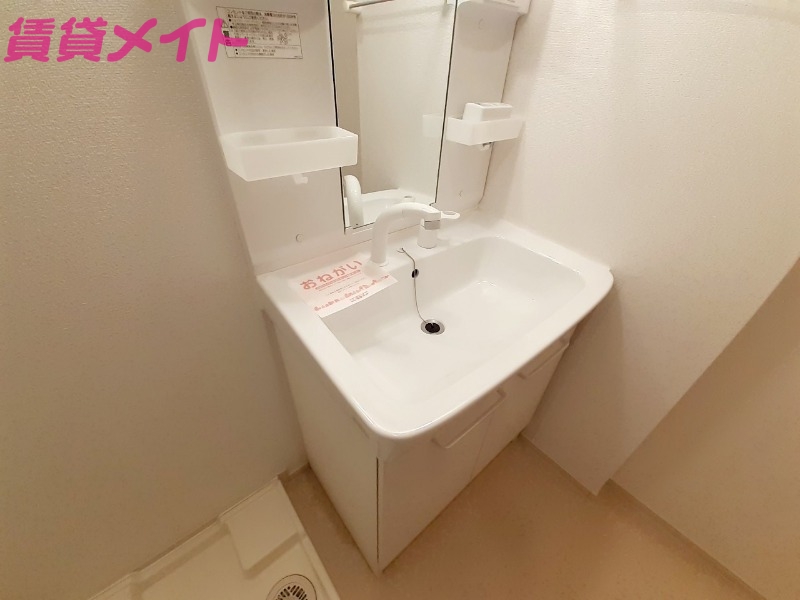 洗面設備　同型反転タイプです