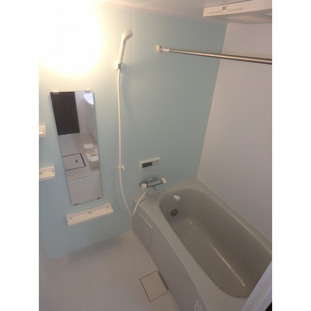 バス・シャワールーム　コンパクトで使いやすいお風呂です