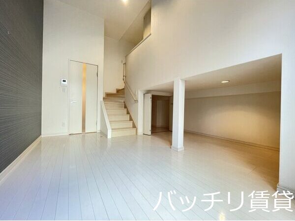 居室・リビング　別号室タイプの為、現状を優先致します。