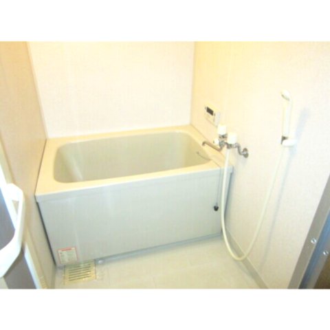 バス・シャワールーム　※写真は同じマンションの違う部屋のものになります。