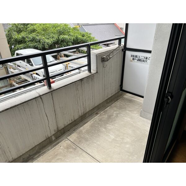 バルコニー　※写真は同じマンションの違う部屋のものになります。