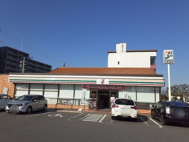 コンビニ　セブンイレブン八日市上之町店様（コンビニ）まで640m