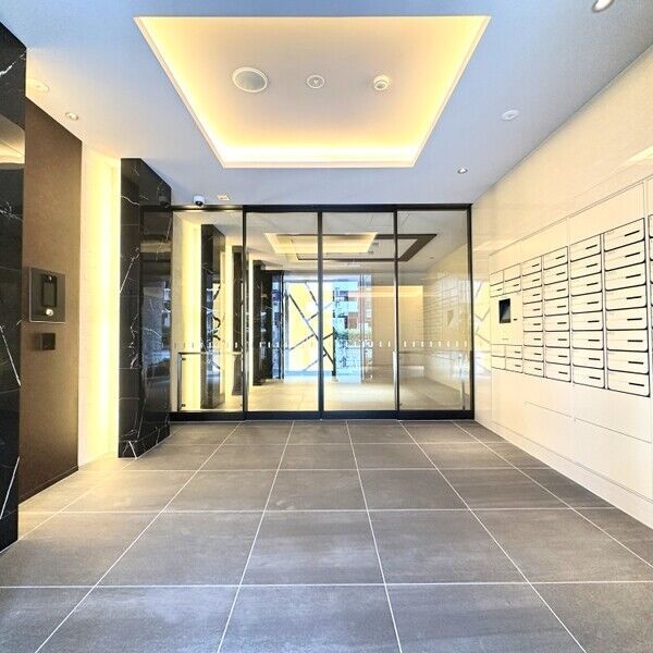 エントランス　初期費用分割可★ご希望の場所まで無料送迎サービス付♪