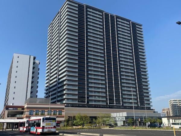 建物外観　中間層免震構造タワーマンション♪防犯カメラ♪非常用発電機♪