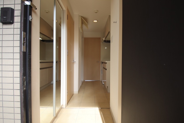 玄関　※別室の参考写真の為、現況優先です。