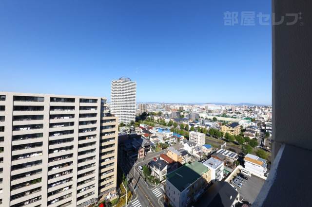バルコニー　しっかりとしたベランダございます。（別号室イメージ写真）