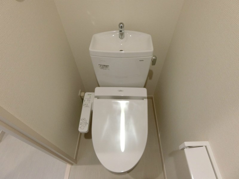 トイレ　※写真は反転タイプのものとなります