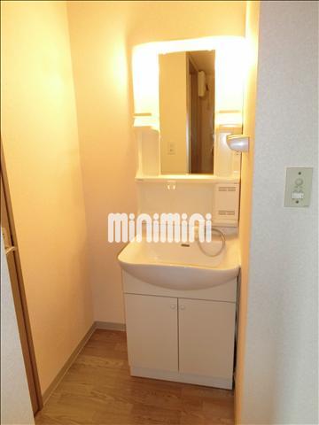 洗面設備　忙しい朝にぴったりの洗面化粧台。