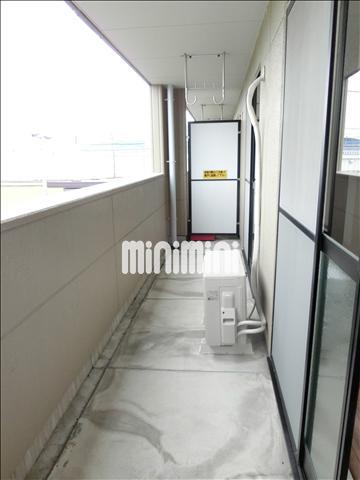 バルコニー　南向きで洗濯物が良く乾きそうです。