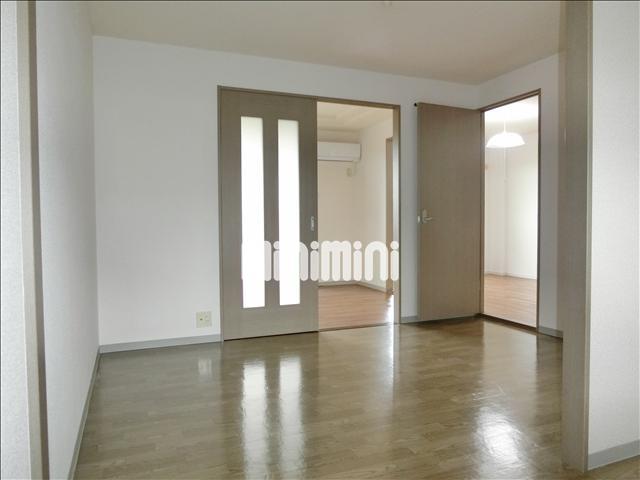 居室・リビング　家族団らんのスペースです。