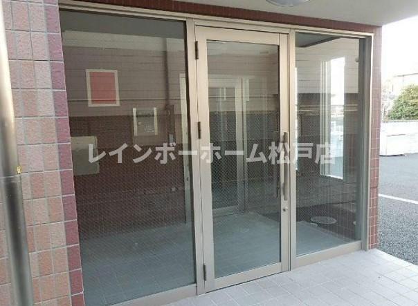 エントランス　建物の内部です