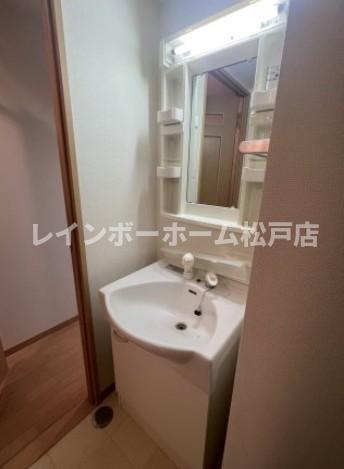 洗面設備　スペースが確保できる洗面所です