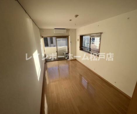 居室・リビング　居間です