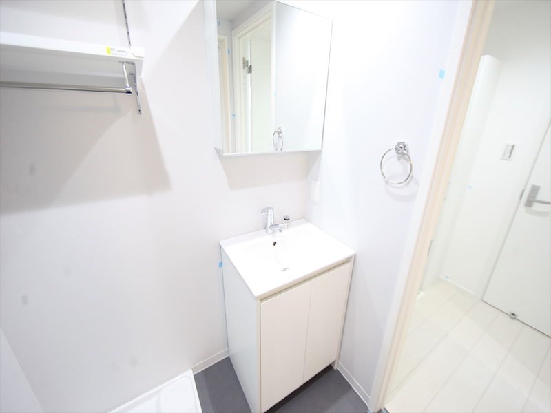 洗面設備　脱衣所　独立洗面台（シャンプードレッサー付）　イメージ写真