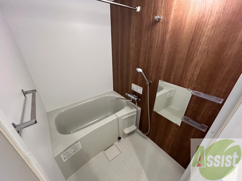 バス・シャワールーム　お風呂になります。一日の疲れを癒してくださいね。